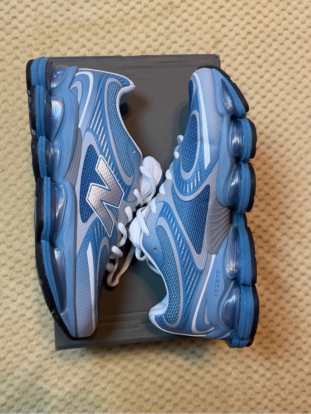 New Balance Men's Blue and White Running Sneakers